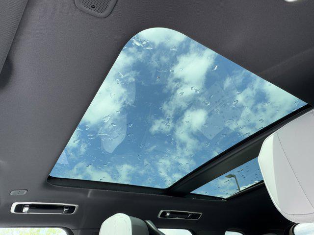 Photo of 2025 Varesine Blue Metallic Land Rover Range Rover Sport
