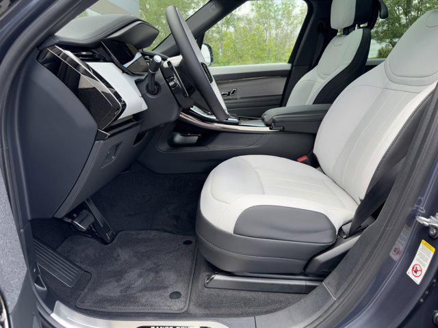 Photo of 2025 Varesine Blue Metallic Land Rover Range Rover Sport