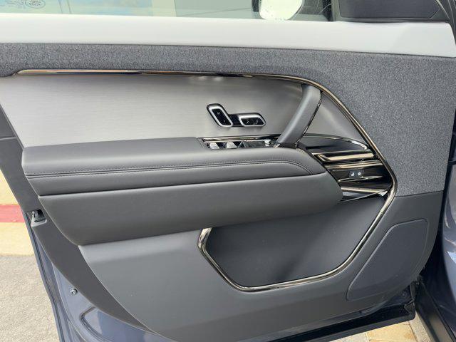 Photo of 2025 Varesine Blue Metallic Land Rover Range Rover Sport