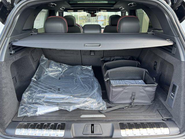 Photo of 2025 Ostuni Pearl White Premium Metallic Land Rover Range Rover Sport