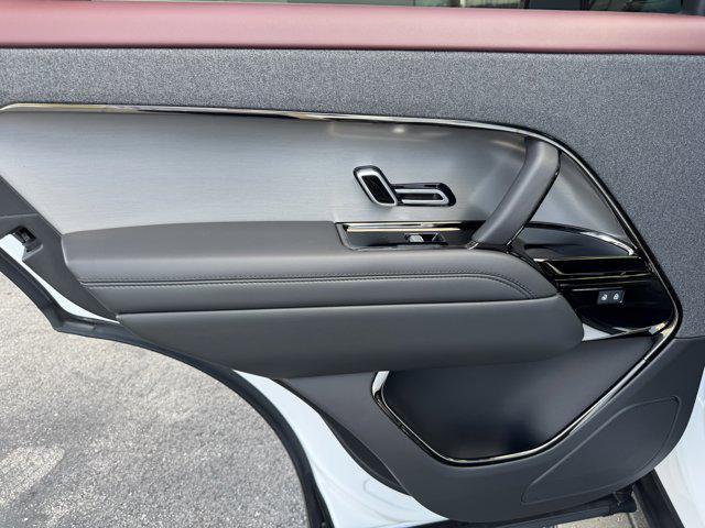 Photo of 2025 Ostuni Pearl White Premium Metallic Land Rover Range Rover Sport