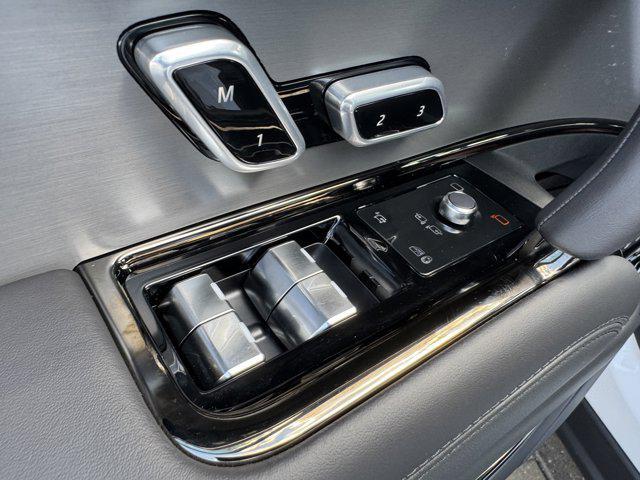 Photo of 2025 Ostuni Pearl White Premium Metallic Land Rover Range Rover Sport