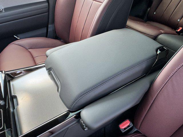 Photo of 2025 Ostuni Pearl White Premium Metallic Land Rover Range Rover Sport