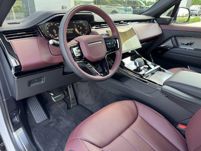 Photo of 2025 Ostuni Pearl White Premium Metallic Land Rover Range Rover Sport