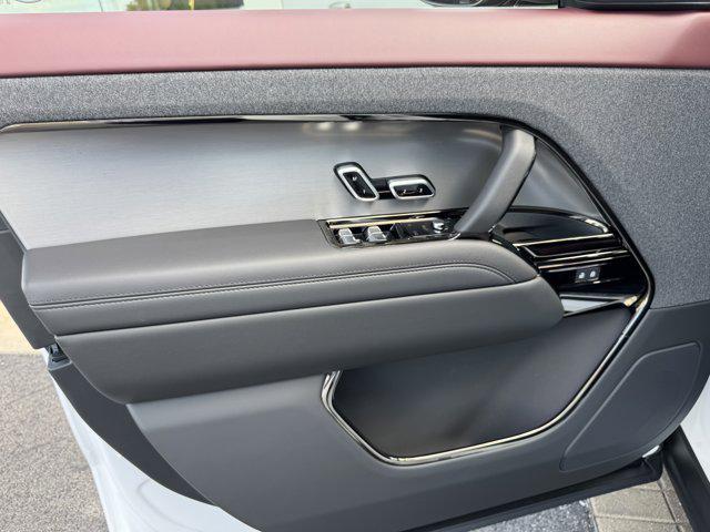 Photo of 2025 Ostuni Pearl White Premium Metallic Land Rover Range Rover Sport
