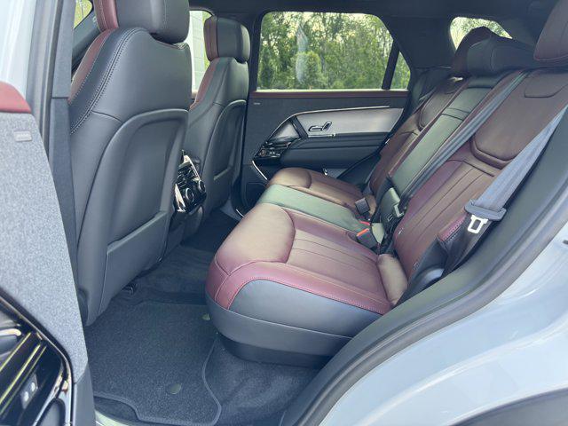 Photo of 2025 Ostuni Pearl White Premium Metallic Land Rover Range Rover Sport