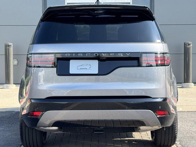 Photo of 2025 Eiger Grey Metallic Land Rover Discovery