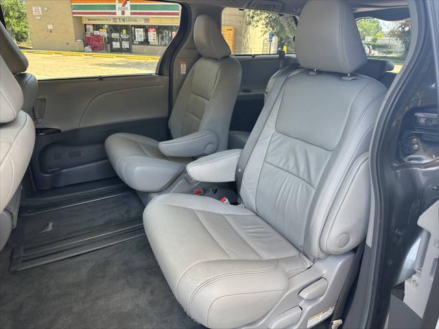 Photo of 2015 Predawn Gray Mica Toyota Sienna