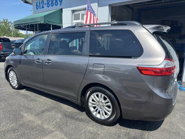 Photo of 2015 Predawn Gray Mica Toyota Sienna