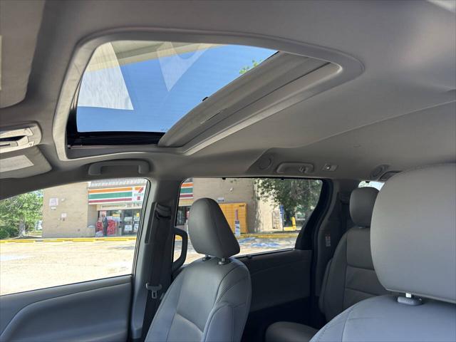 Photo of 2015 Predawn Gray Mica Toyota Sienna