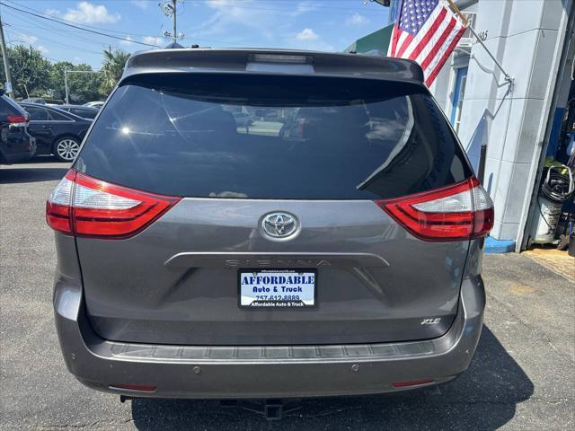 Photo of 2015 Predawn Gray Mica Toyota Sienna