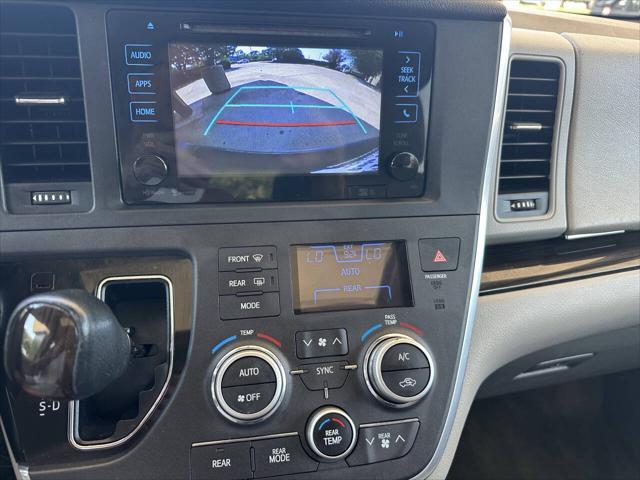 Photo of 2015 Predawn Gray Mica Toyota Sienna