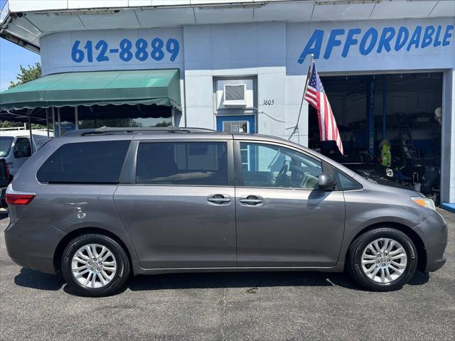 Photo of 2015 Predawn Gray Mica Toyota Sienna