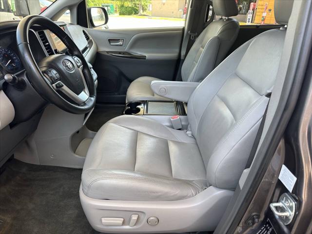 Photo of 2015 Predawn Gray Mica Toyota Sienna