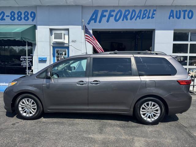 Photo of 2015 Predawn Gray Mica Toyota Sienna