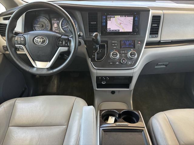 Photo of 2015 Predawn Gray Mica Toyota Sienna