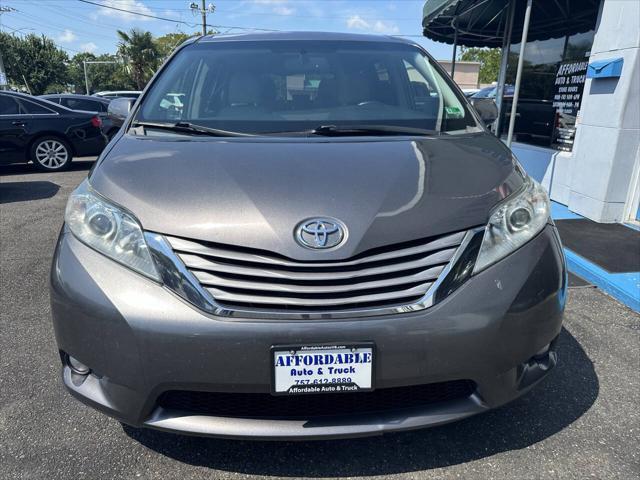 Photo of 2015 Predawn Gray Mica Toyota Sienna