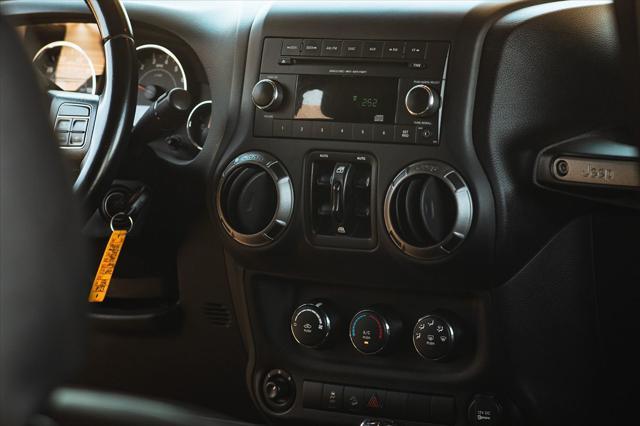 Photo of 2018 Bright White Clearcoat Jeep Wrangler JK Unlimited