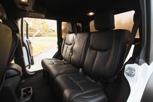 Photo of 2018 Bright White Clearcoat Jeep Wrangler JK Unlimited