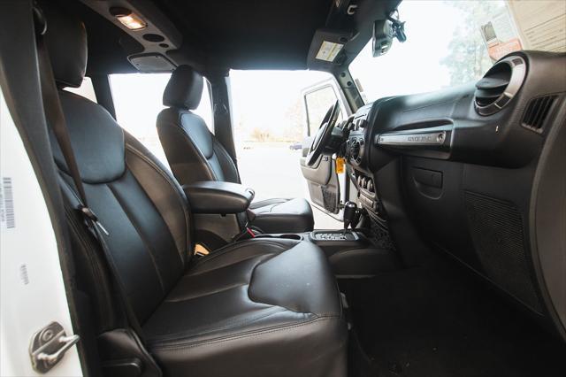 Photo of 2018 Bright White Clearcoat Jeep Wrangler JK Unlimited