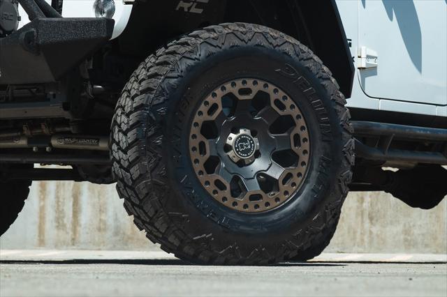 Photo of 2018 Bright White Clearcoat Jeep Wrangler JK Unlimited