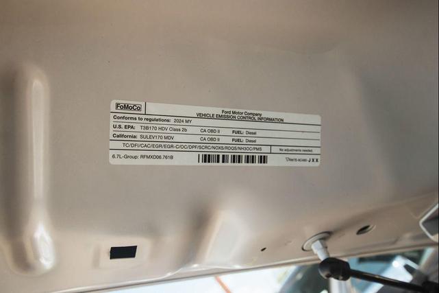 Photo of 2024 Oxford White Ford F-250