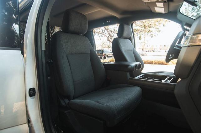 Photo of 2024 Oxford White Ford F-250