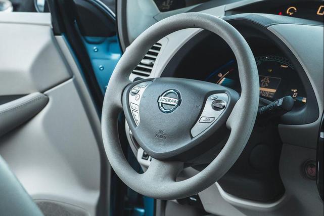 Photo of 2011 Blue Ocean Nissan Leaf