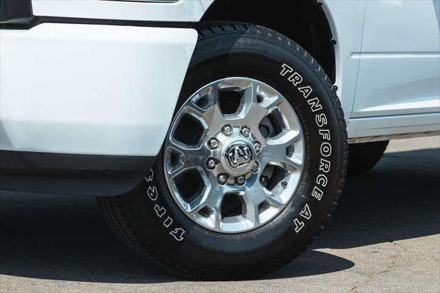 Photo of 2018 Bright White Clearcoat RAM 2500
