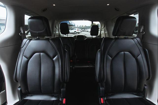 Photo of 2023 Bright White Clearcoat Chrysler Pacifica