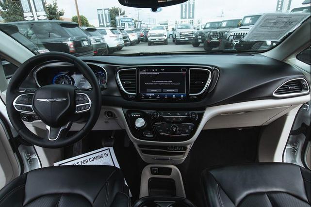 Photo of 2023 Bright White Clearcoat Chrysler Pacifica