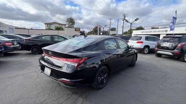 Photo of 2022 Phantom Black Hyundai ELANTRA