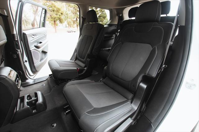 Photo of 2023 Bright White Clearcoat Jeep Grand Cherokee L