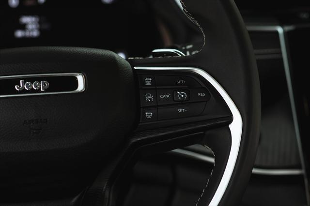 Photo of 2023 Bright White Clearcoat Jeep Grand Cherokee L