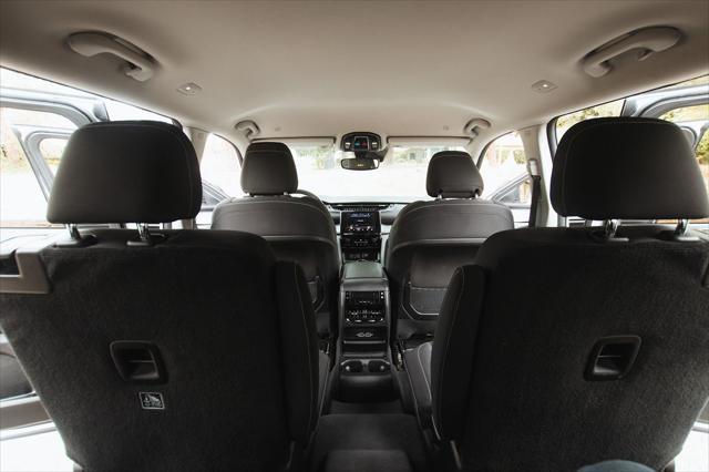Photo of 2023 Bright White Clearcoat Jeep Grand Cherokee L
