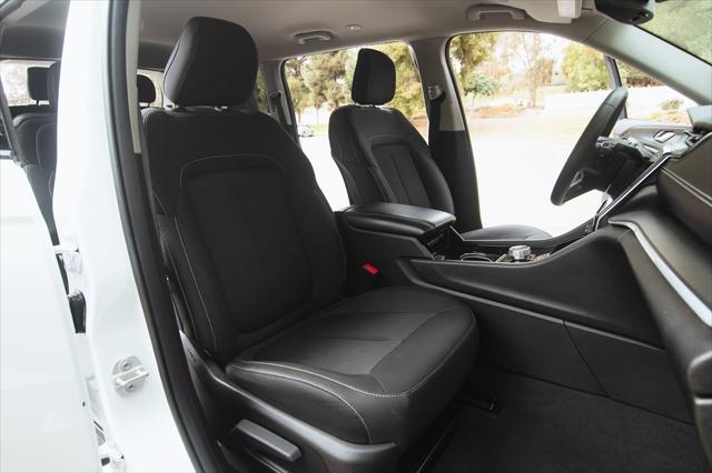 Photo of 2023 Bright White Clearcoat Jeep Grand Cherokee L