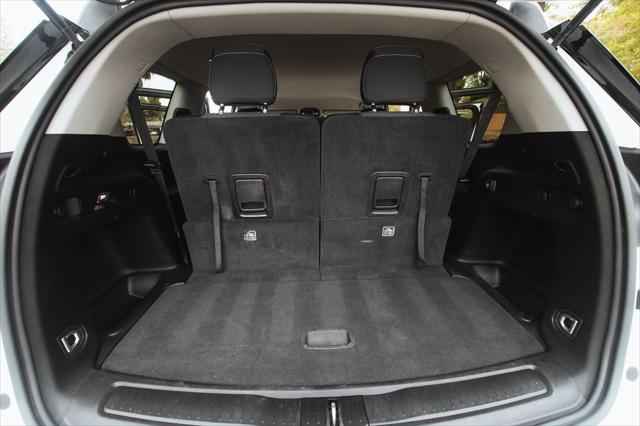 Photo of 2023 Bright White Clearcoat Jeep Grand Cherokee L