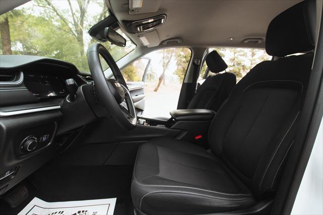 Photo of 2023 Bright White Clearcoat Jeep Grand Cherokee L