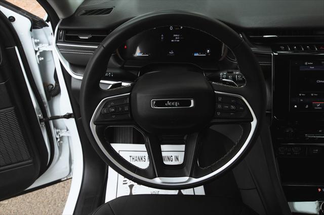 Photo of 2023 Bright White Clearcoat Jeep Grand Cherokee L