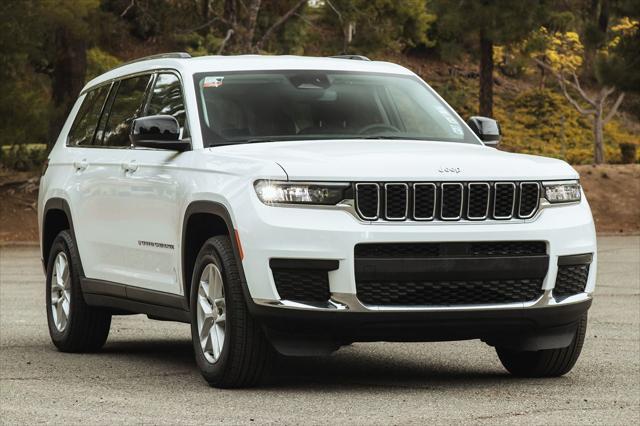 Photo of 2023 Bright White Clearcoat Jeep Grand Cherokee L
