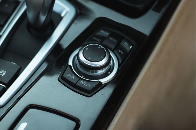 Photo of 2013 Deep Sea Blue Metallic BMW 528