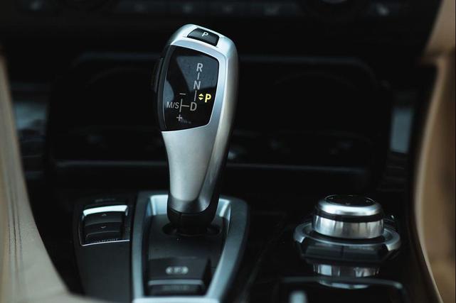 Photo of 2013 Deep Sea Blue Metallic BMW 528