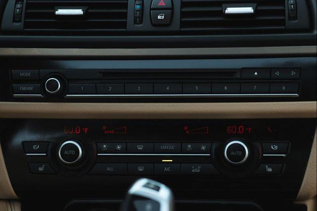 Photo of 2013 Deep Sea Blue Metallic BMW 528
