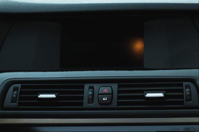 Photo of 2013 Deep Sea Blue Metallic BMW 528