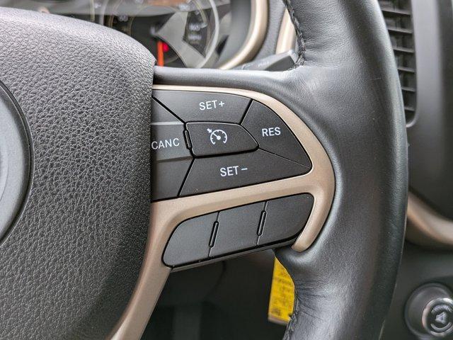 Photo of 2016 Bright White Clearcoat Jeep Cherokee
