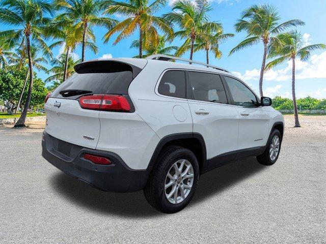 Photo of 2016 Bright White Clearcoat Jeep Cherokee