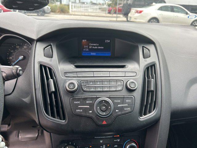 Photo of 2016 Oxford White Ford Focus