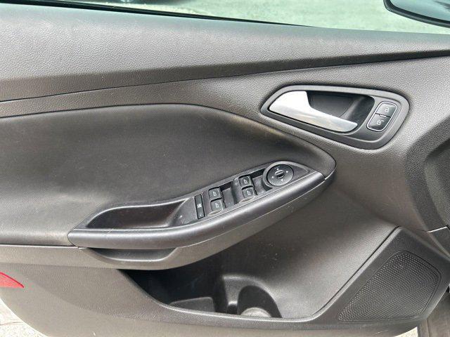 Photo of 2016 Oxford White Ford Focus