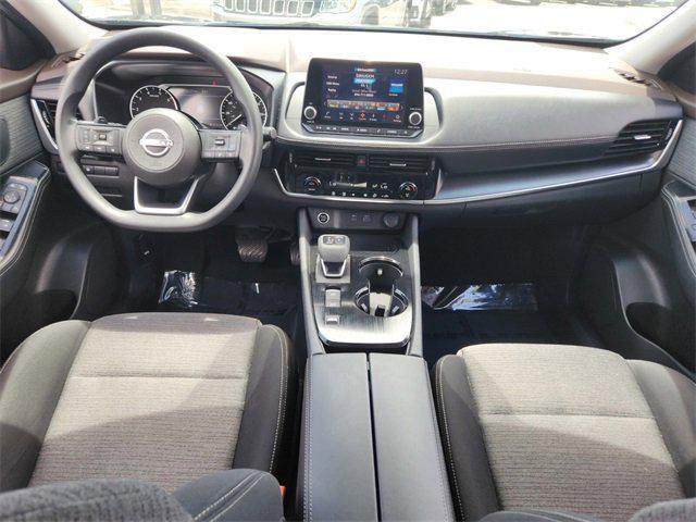Photo of 2022 Super Black Nissan Rogue