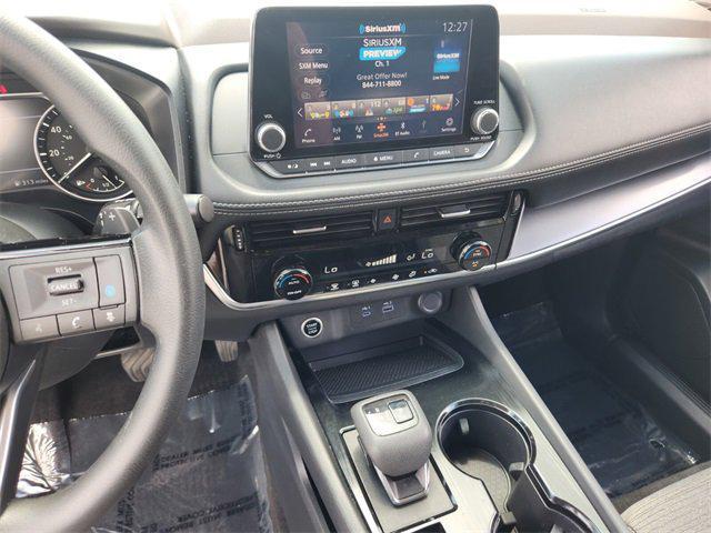 Photo of 2022 Super Black Nissan Rogue